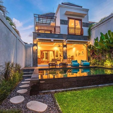 Villa Hitam Putih Legian Bali スミニャック エクステリア 写真