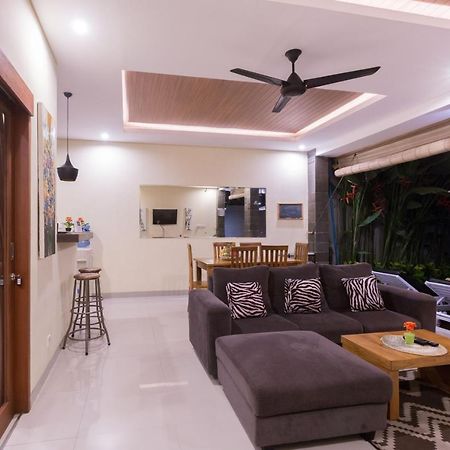 Villa Hitam Putih Legian Bali スミニャック エクステリア 写真