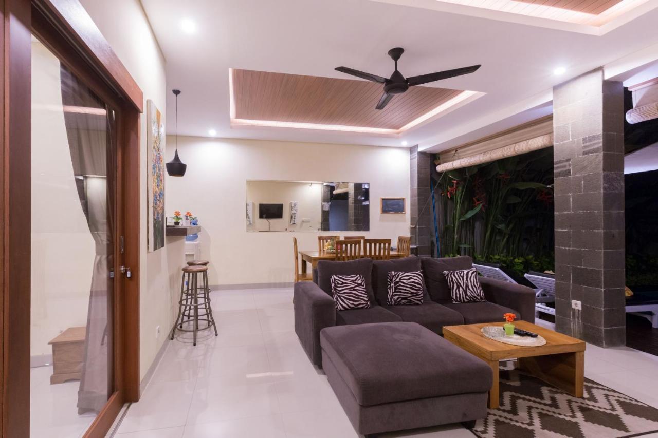 Villa Hitam Putih Legian Bali スミニャック エクステリア 写真