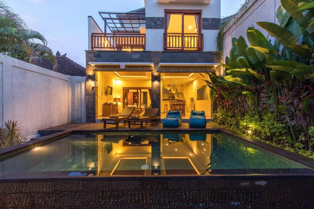 Villa Hitam Putih Legian Bali スミニャック エクステリア 写真