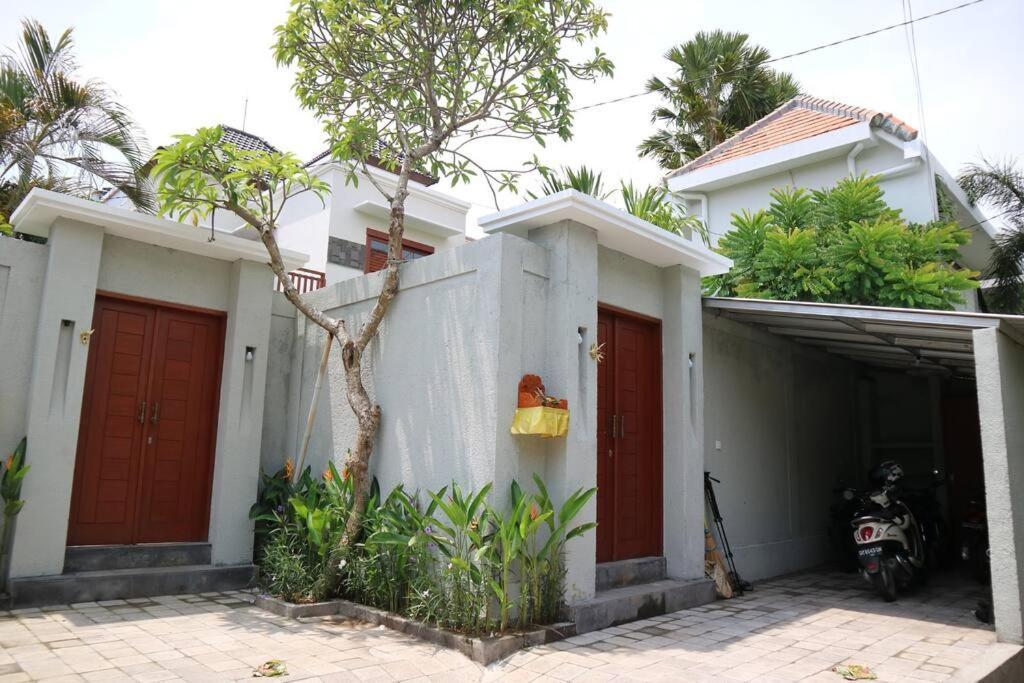 Villa Hitam Putih Legian Bali スミニャック エクステリア 写真