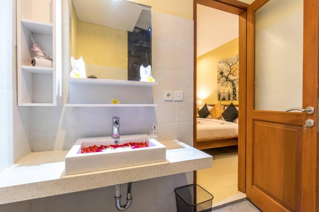 Villa Hitam Putih Legian Bali スミニャック エクステリア 写真