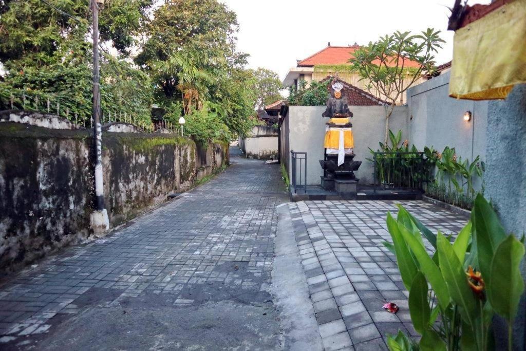 Villa Hitam Putih Legian Bali スミニャック エクステリア 写真
