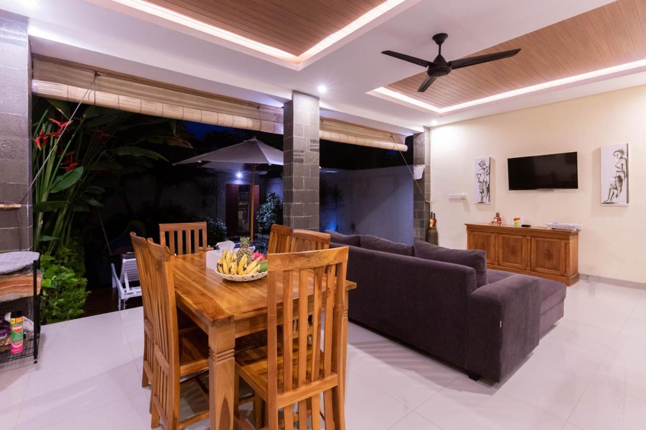 Villa Hitam Putih Legian Bali スミニャック エクステリア 写真