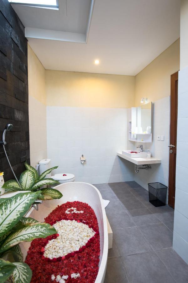 Villa Hitam Putih Legian Bali スミニャック エクステリア 写真