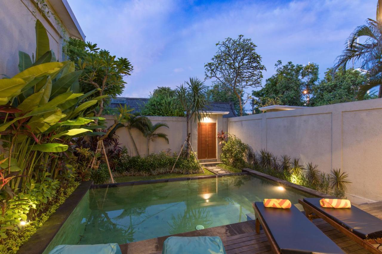 Villa Hitam Putih Legian Bali スミニャック エクステリア 写真